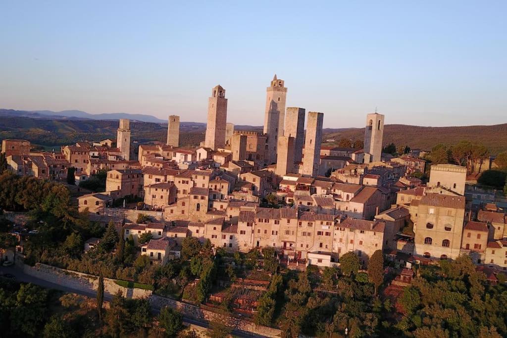Castello Di Fulignano Ottone Superior Apartment Сан Джиминяно Екстериор снимка